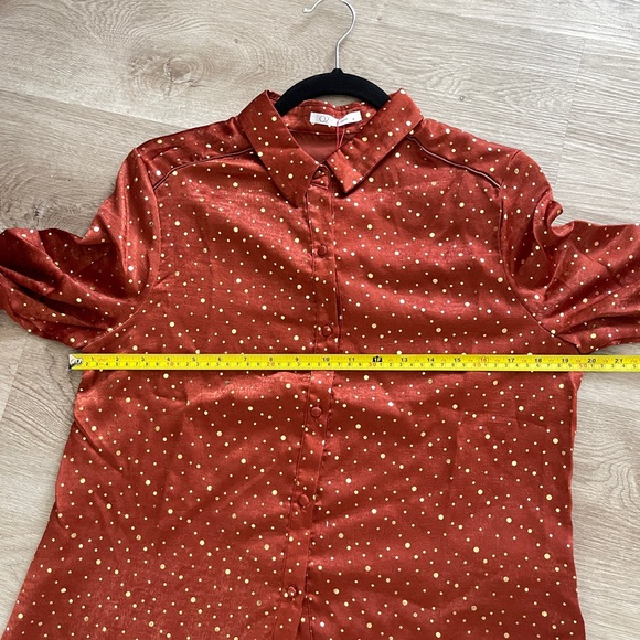 Q2 Womens Blouse Size Medium Orange Gold Polkadot Silky Top - Picture 9 of 11